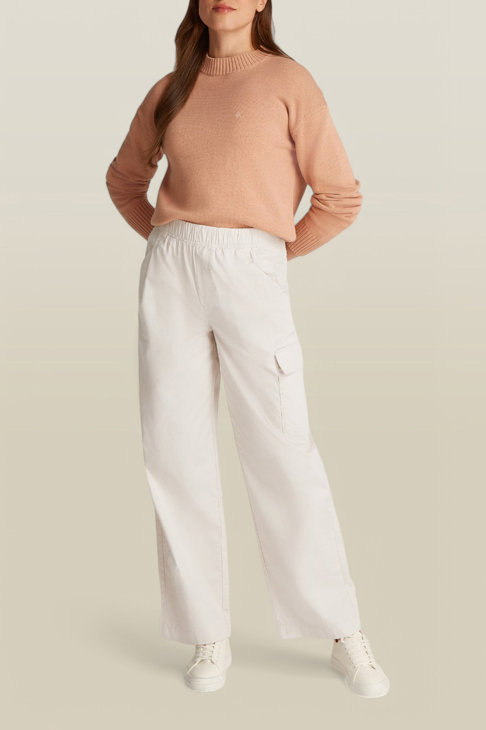 תמונת כל הלוק של מכנסי קרגו CALVIN KLEIN